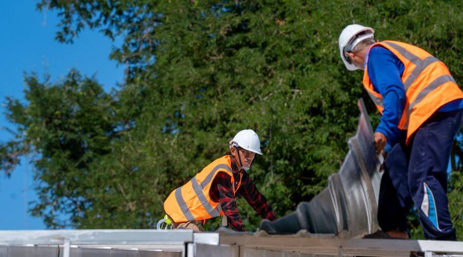 Expert Emergency Roof Repairs services in Winslow, IL